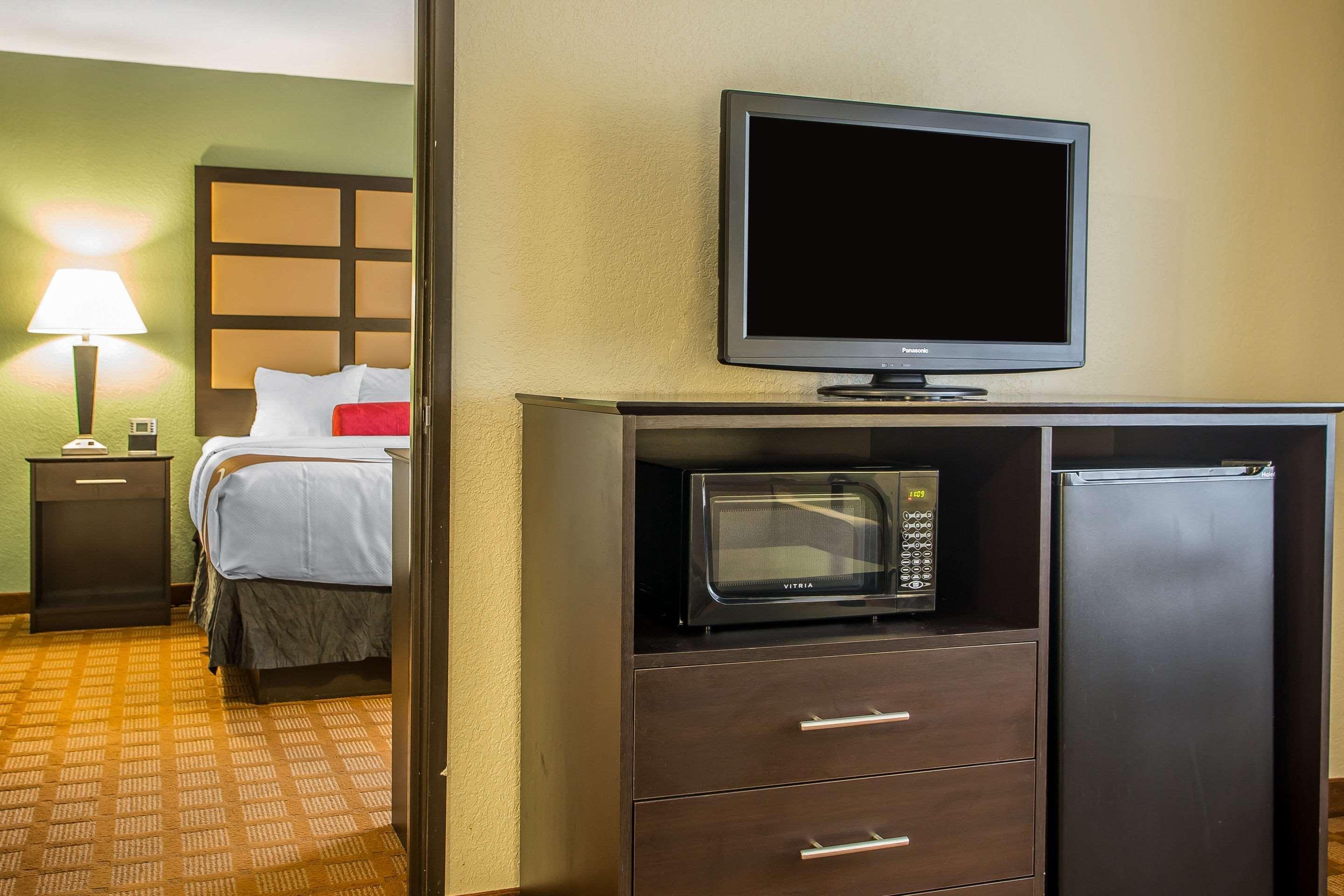 Quality Inn & Suites Marinette Екстер'єр фото