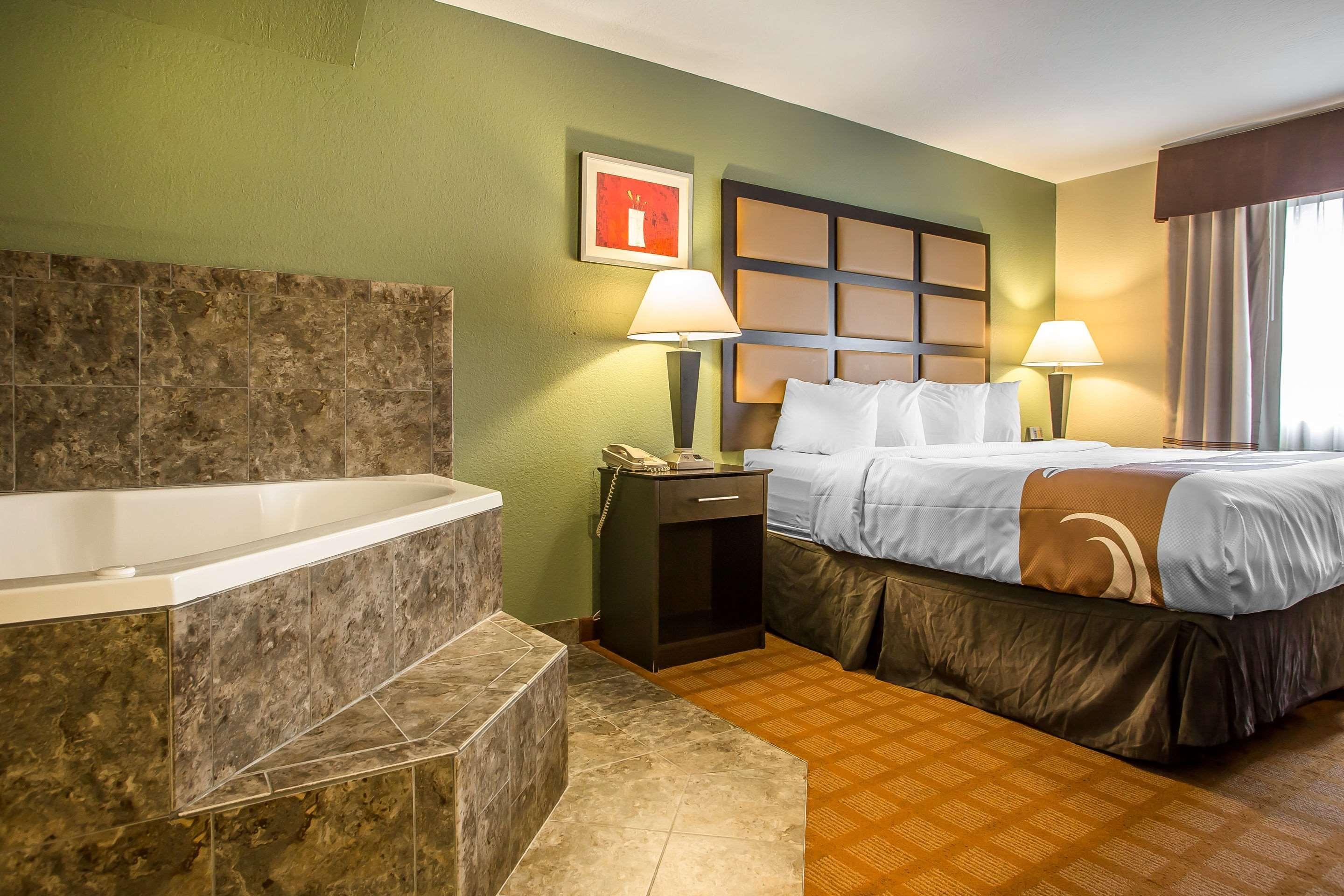Quality Inn & Suites Marinette Екстер'єр фото