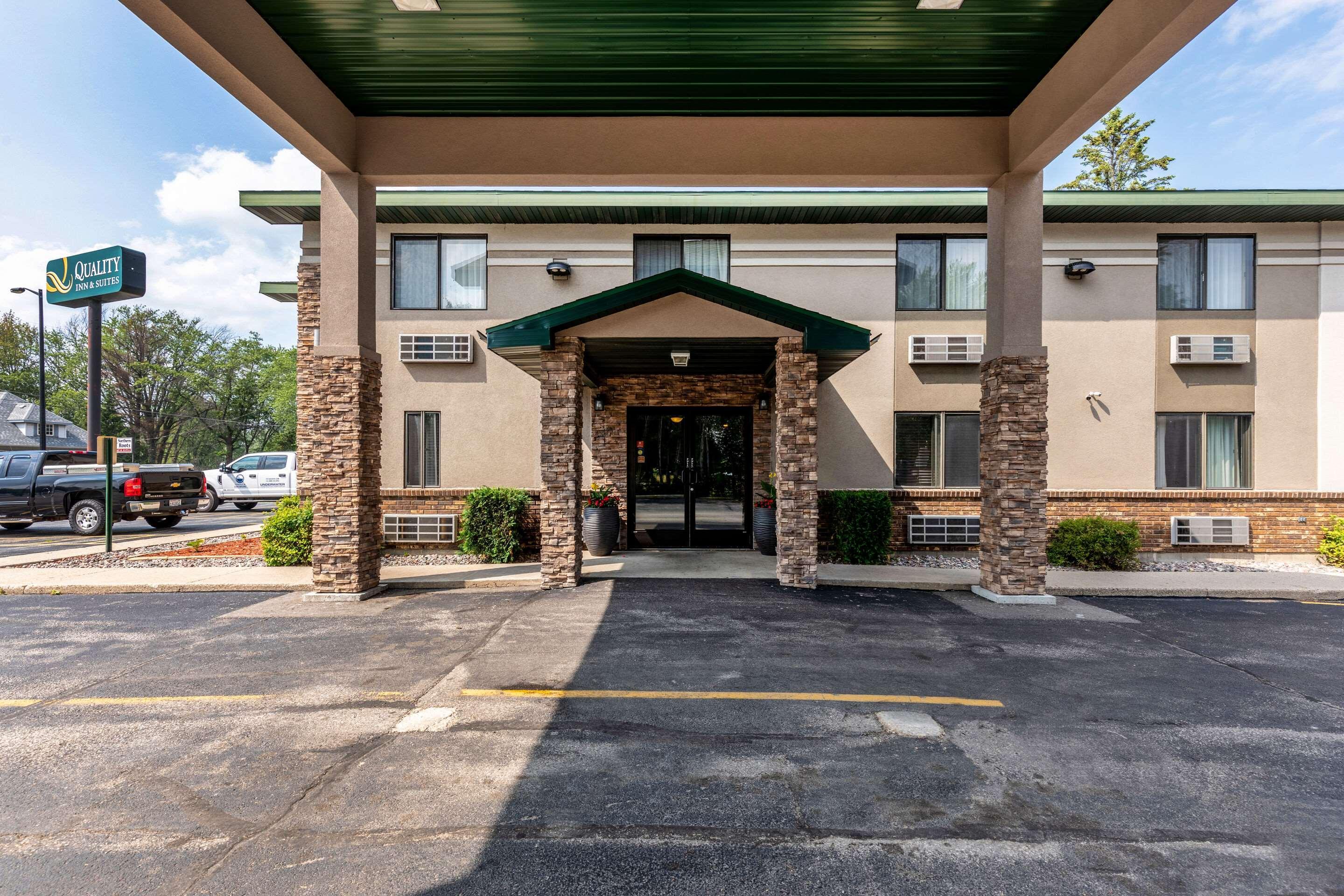 Quality Inn & Suites Marinette Екстер'єр фото
