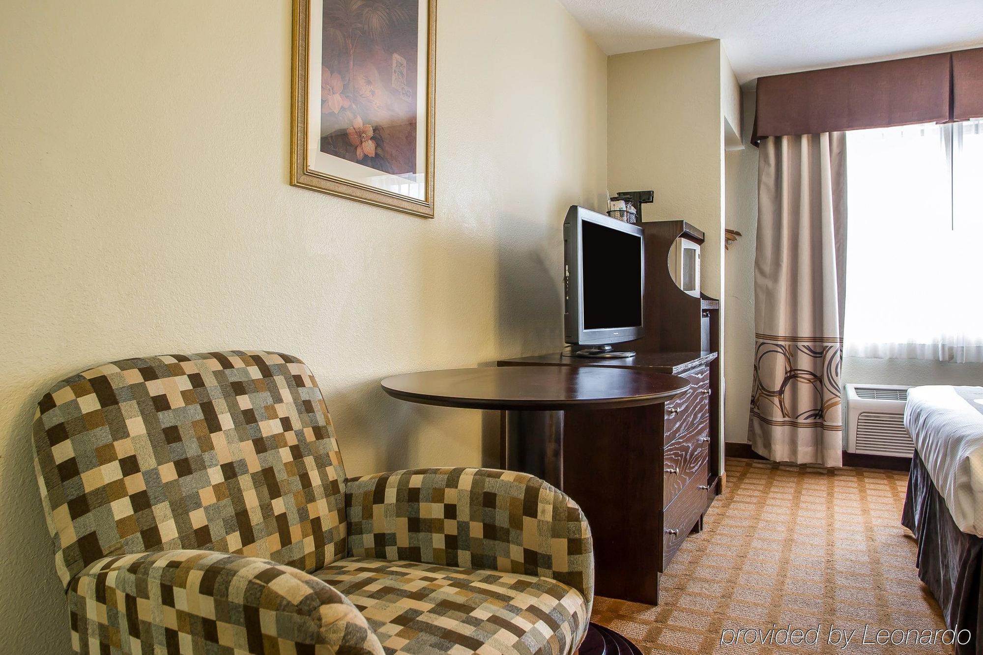 Quality Inn & Suites Marinette Екстер'єр фото