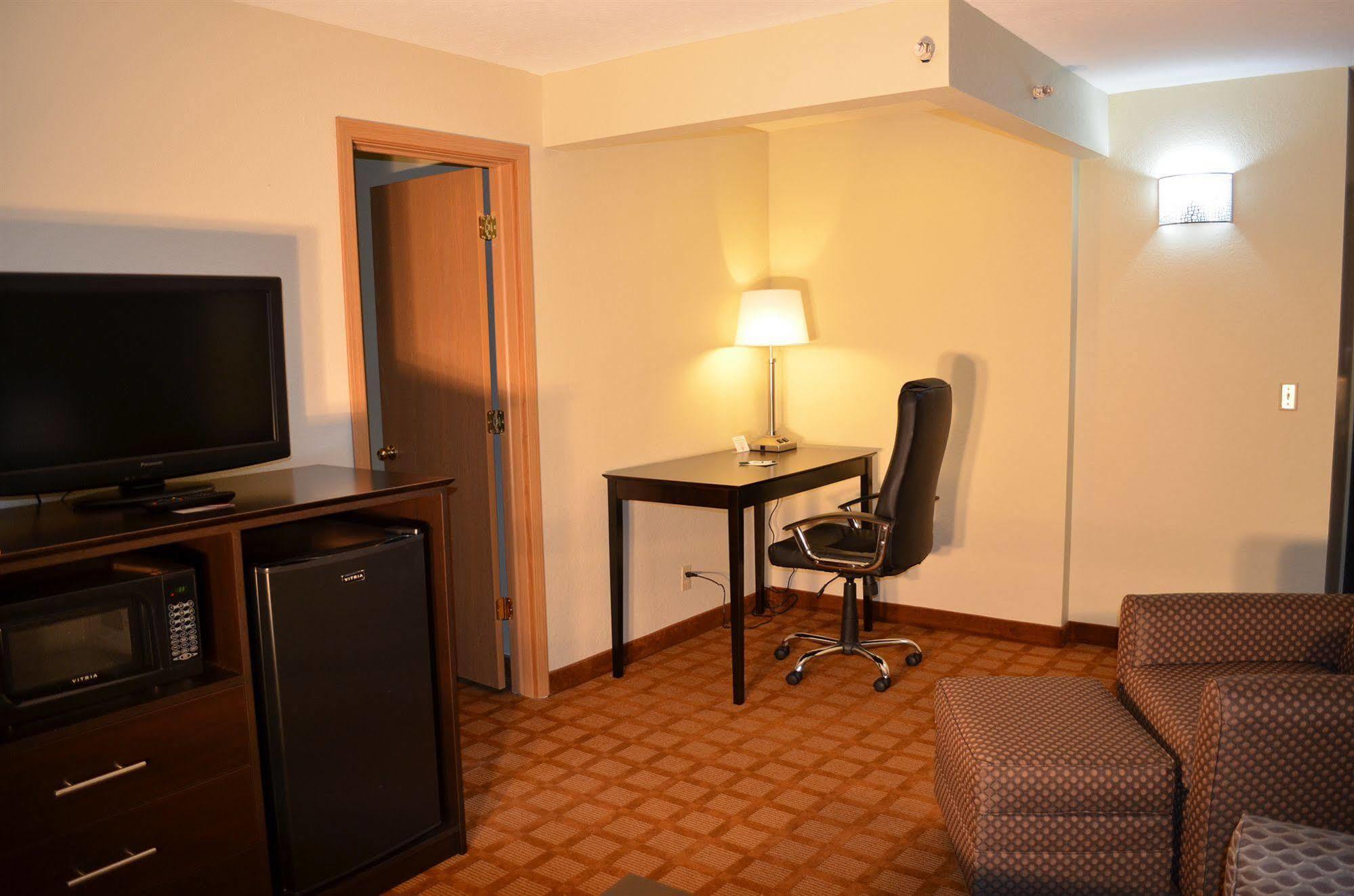 Quality Inn & Suites Marinette Екстер'єр фото