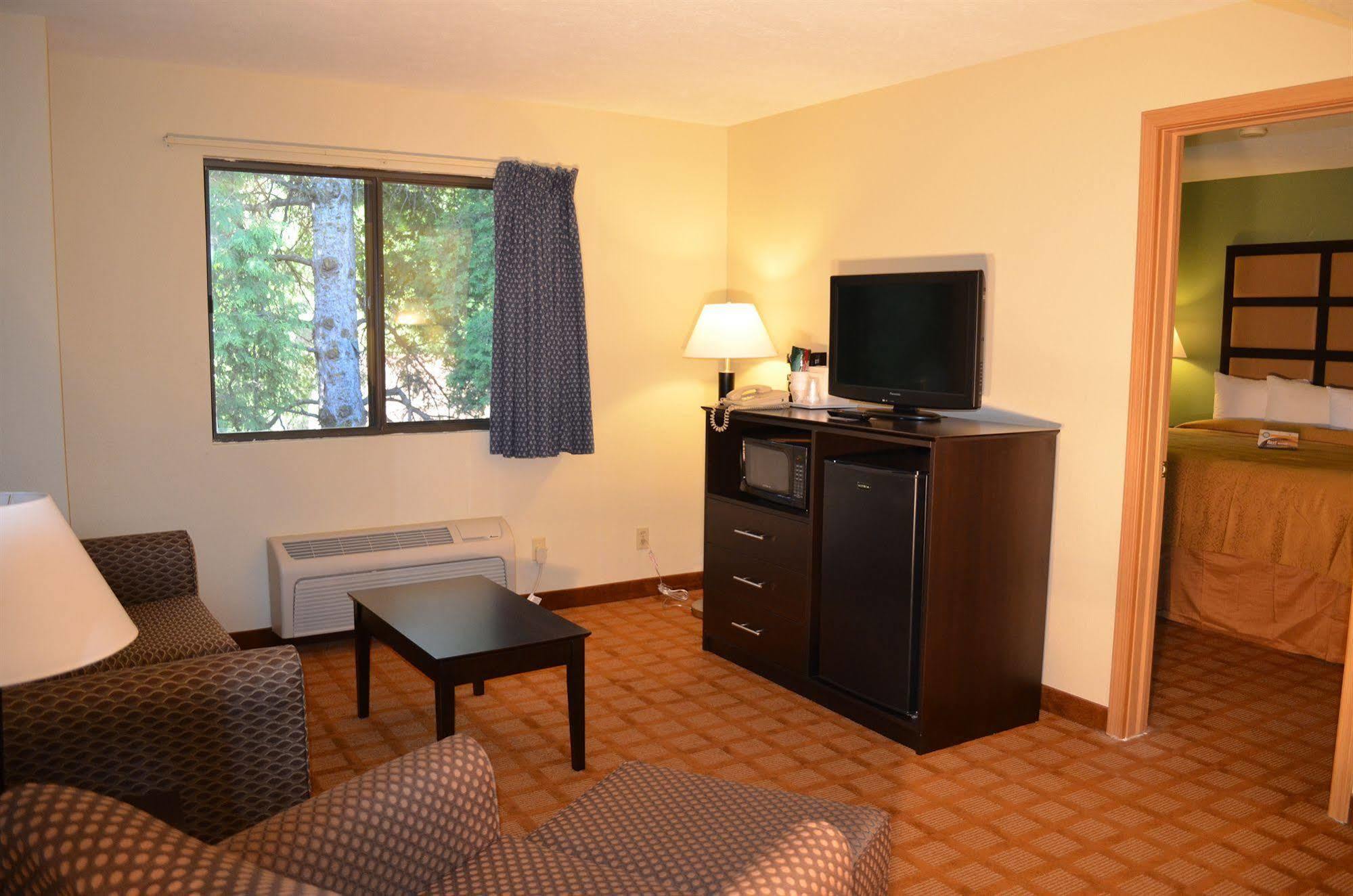 Quality Inn & Suites Marinette Екстер'єр фото